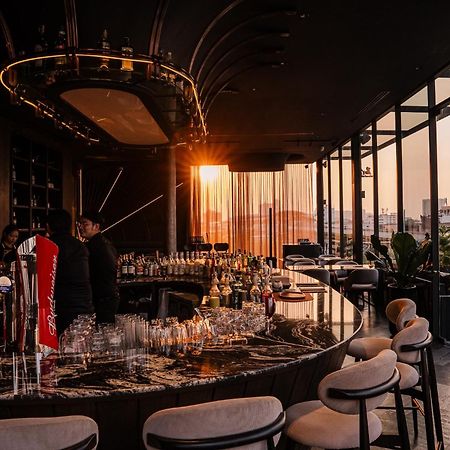 Cascade Hotel Банкок Екстериор снимка