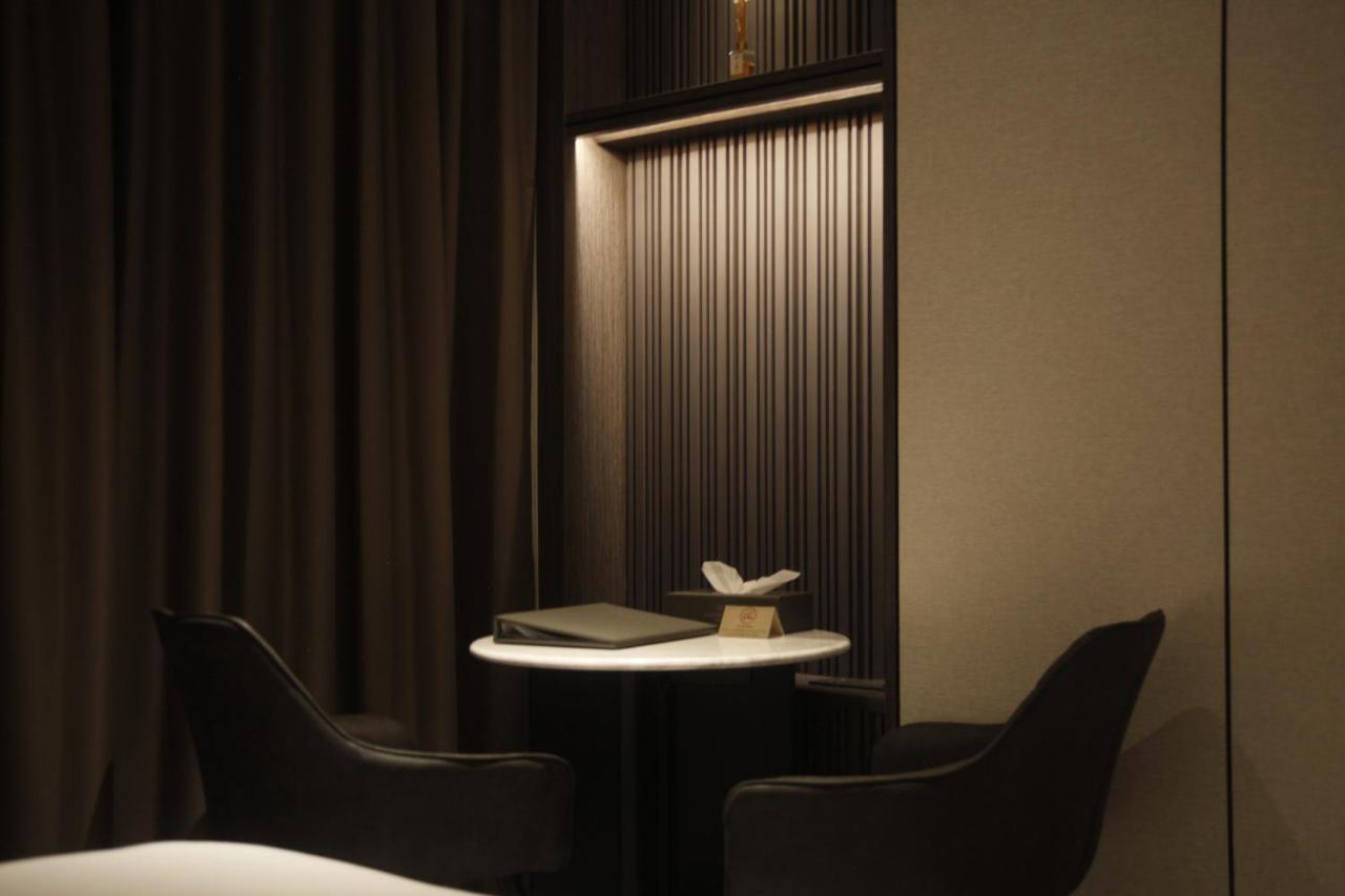 Cascade Hotel Банкок Екстериор снимка