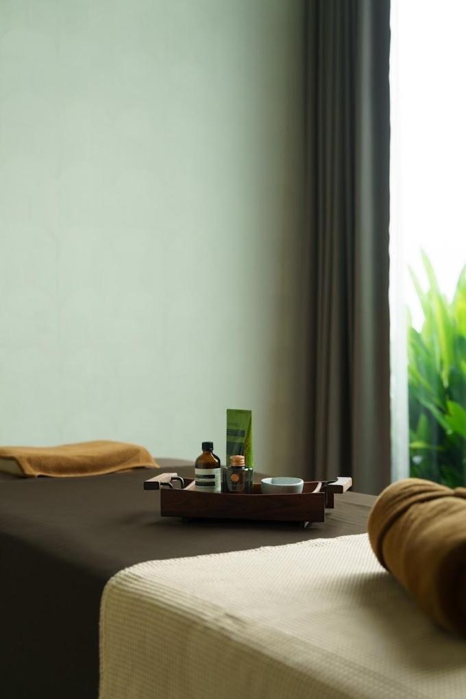 Cascade Hotel Банкок Екстериор снимка