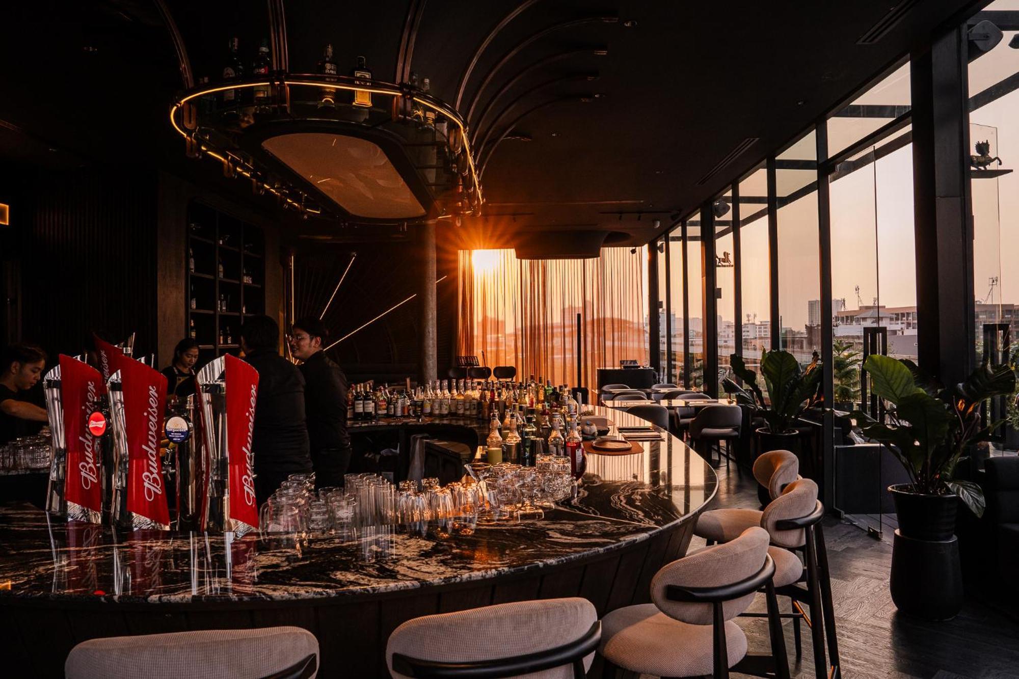 Cascade Hotel Банкок Екстериор снимка