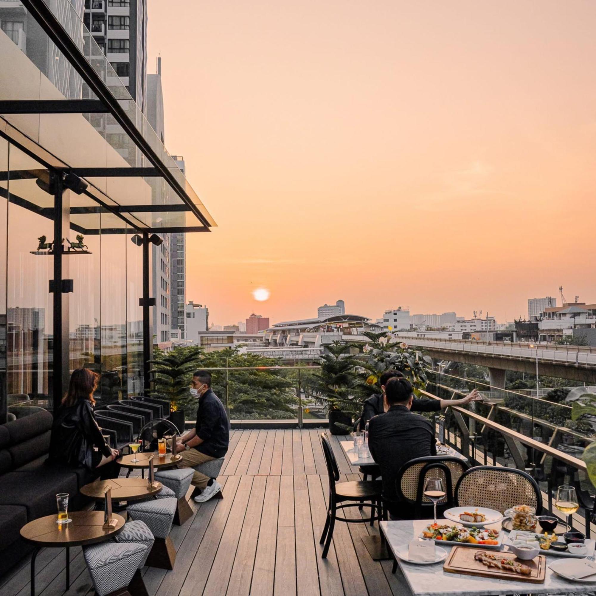 Cascade Hotel Банкок Екстериор снимка